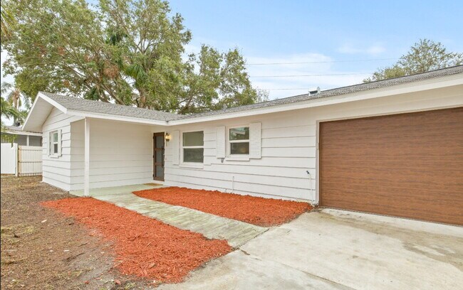 Photo - Home For Rent in Clearwater Manor!