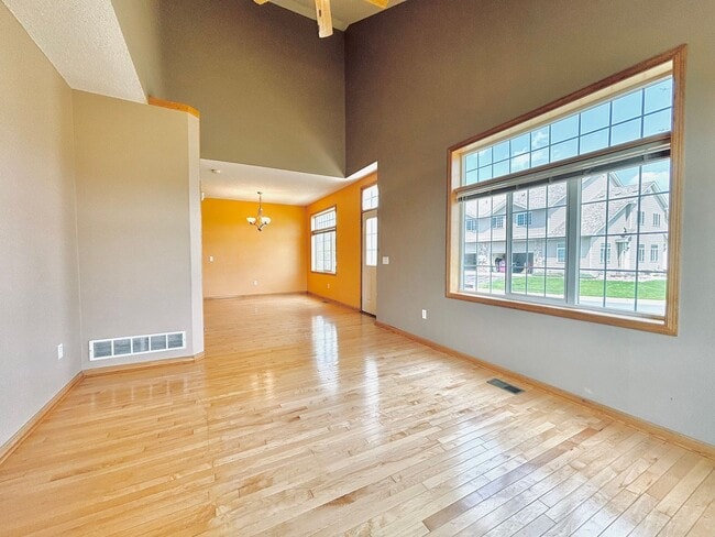 Photo - Spacious 3bed Townhome in Coon Rapids.  FINISHED BASEMENT