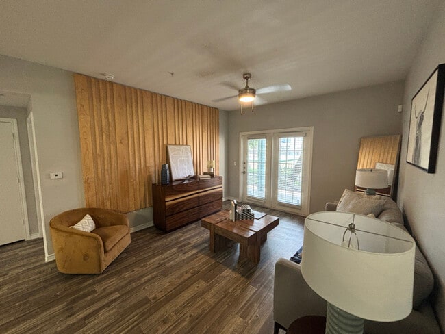 Photo - 4925 Cromwell Dr Unidad a1