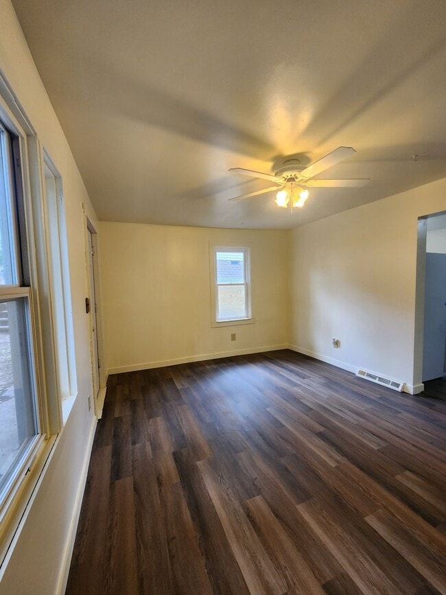 1106 Rixon St Unit 1/2