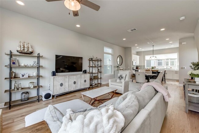 Building Photo - 1405 Hyde St