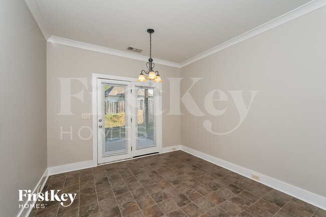 Photo - 2044 Highview Way