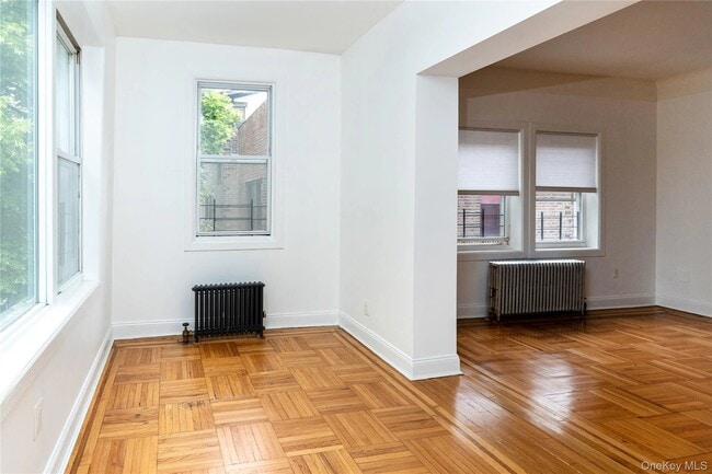 Photo - 3555 Netherland Ave Unidad H
