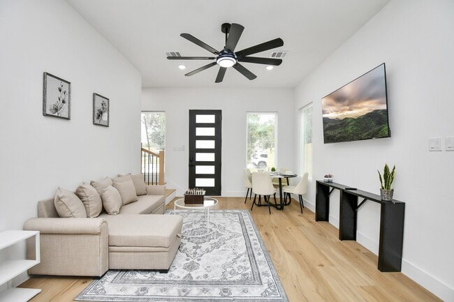 Building Photo - 7129 Sidney St