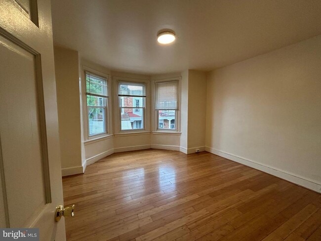 Photo - 718 E Thayer St
