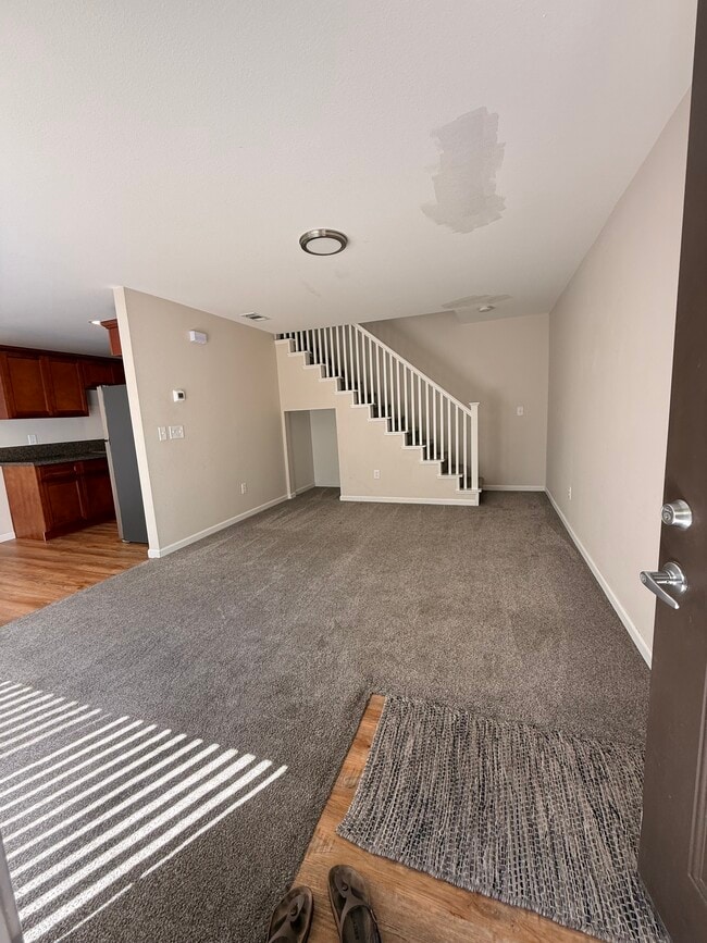 Building Photo - 1352 Drake Dr Unit D
