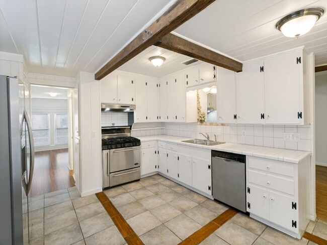 Photo - 837 Northwood Rd
