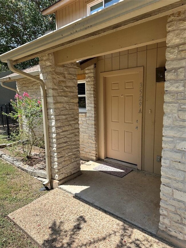 Building Photo - 3529 N Hills Dr