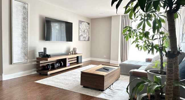 Photo - 190 S Wood Dale Rd Unidad 611