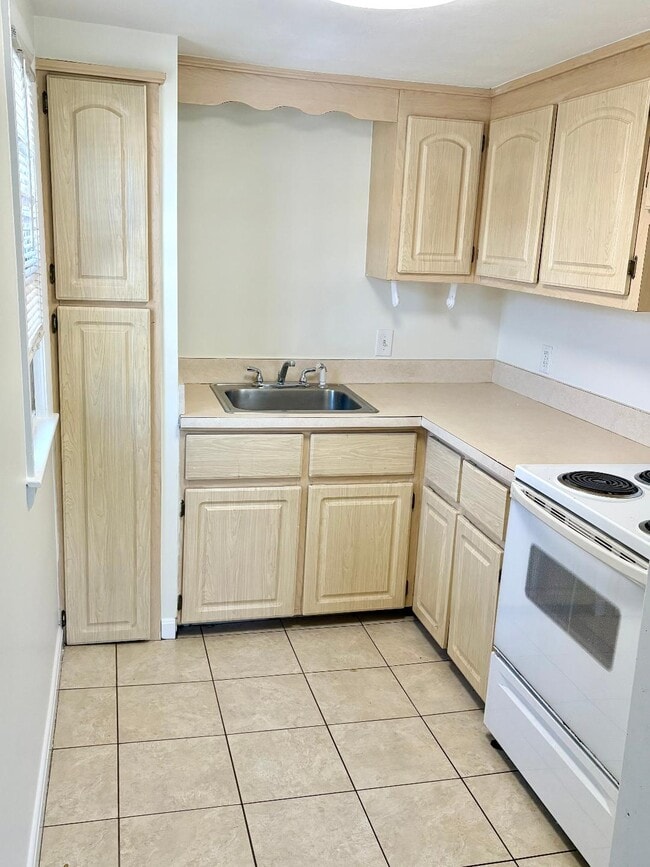 Photo - 124 Salem St Unit D