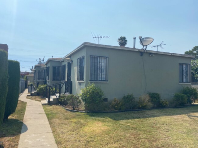 Photo - 11251 S Mariposa Ave Unidad None