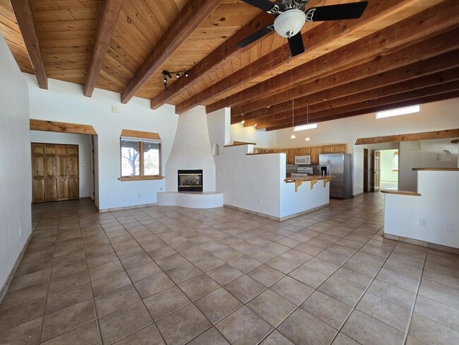 Building Photo - 19 Camerada Rd