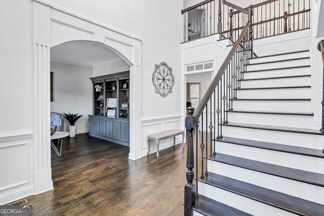 Photo - 2980 Cadbury Trail SW