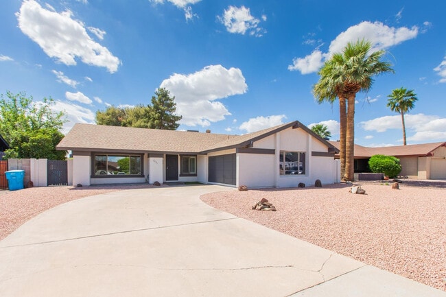 Photo - 2607 E Larkspur Dr