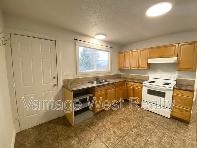 Photo - 630-D Belgo Rd