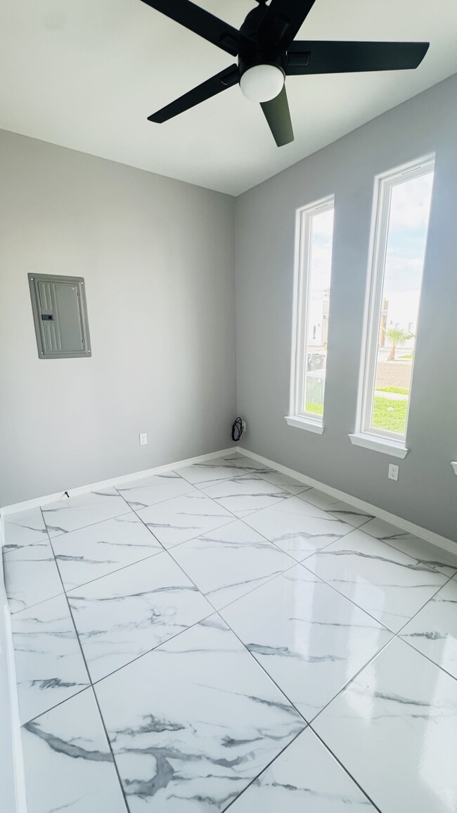 Photo - 1608 W B St