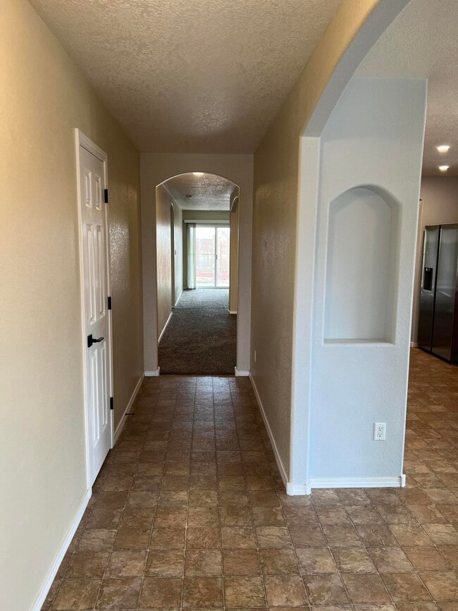 Photo - 1004 Desert Paintbrush Loop