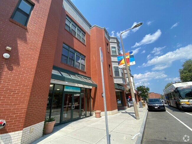 Building Photo - 327 Centre St Unit 305 Rental
