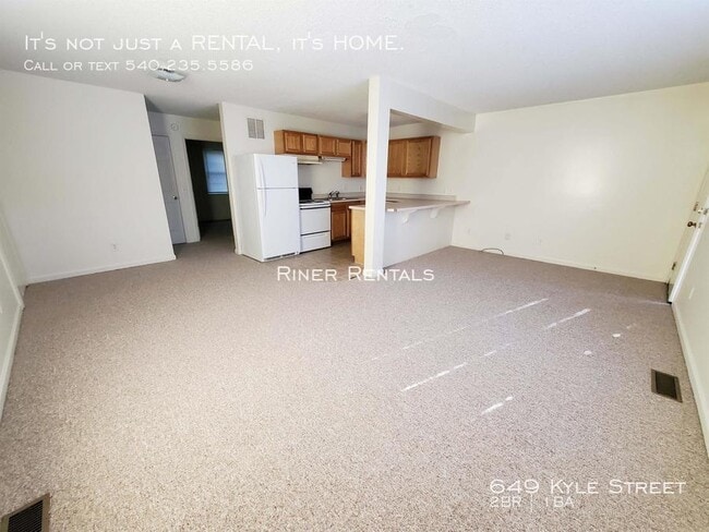 Photo - 649 Kyle St
