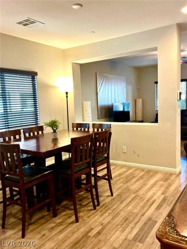 Photo - 372 Clown Creek St