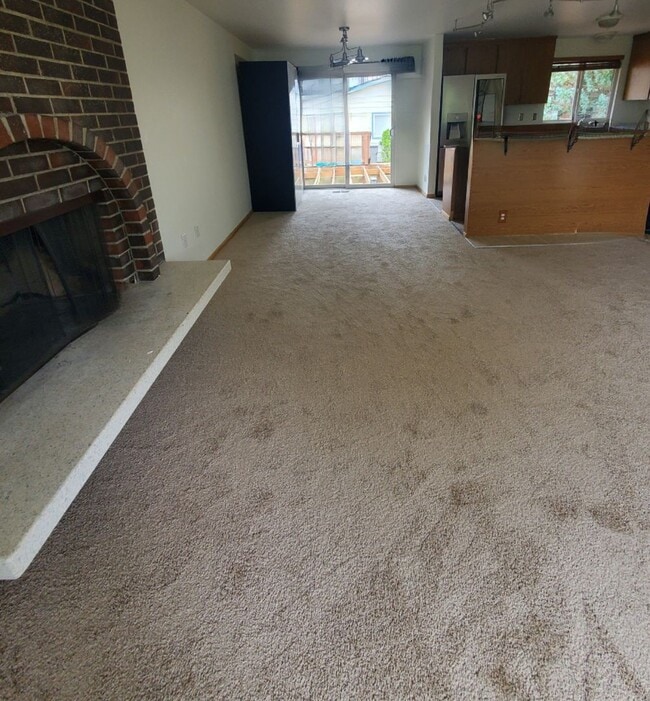Photo - **Apply by 10/15 for 2 Weeks Free Rent** K...