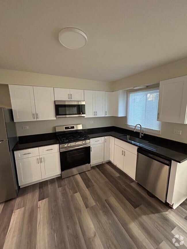 Building Photo - 463 Lakewood Blvd Rental