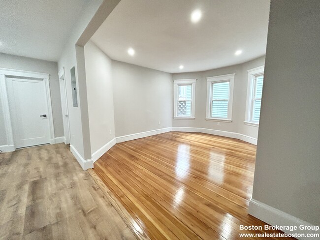 19 Sudan St Unit 2