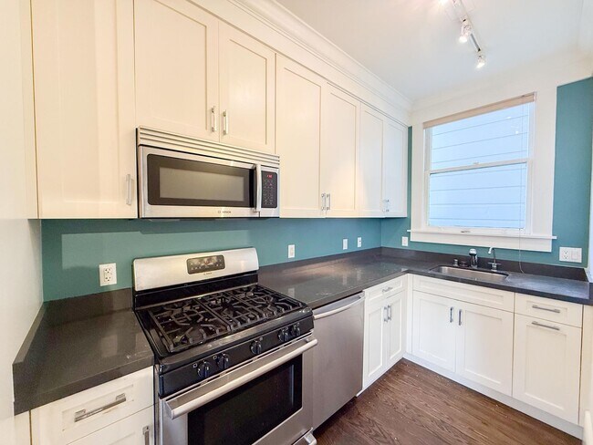 Photo - 3 bed 1 bath Townhome in heart of Mission District
