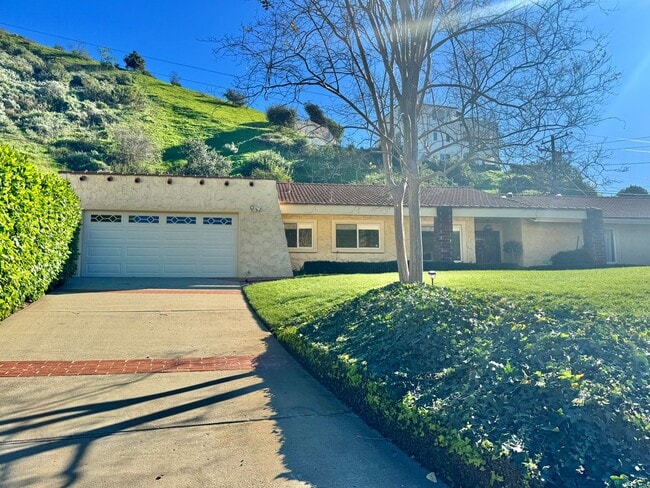 Building Photo - Grandridge Unit 246 Grandridge Court- House