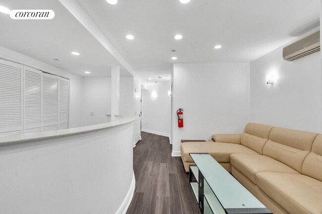 Photo - 244 E 32nd St