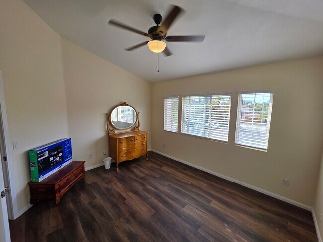 Photo - 2432 Papyrus Ct Unidad Room 2