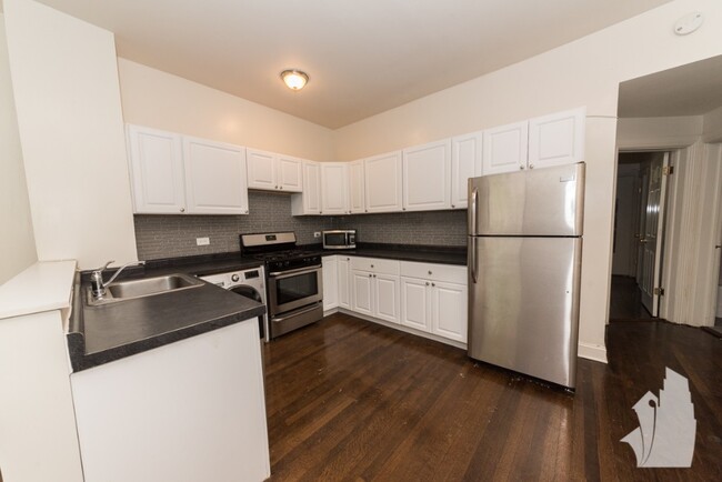 Building Photo - 1415 W Hutchinson St Unit 1417-3 Rental