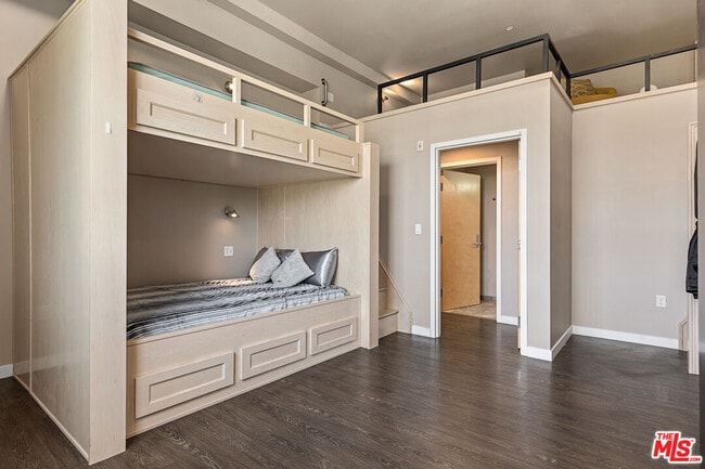 Photo - 630 W 28th St Unidad 1