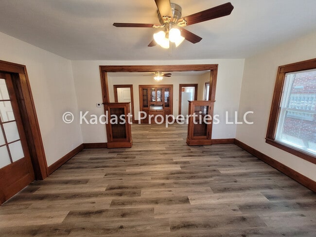 Living Room/ Dining Room - 1271 Prairie Ave Unit 1271