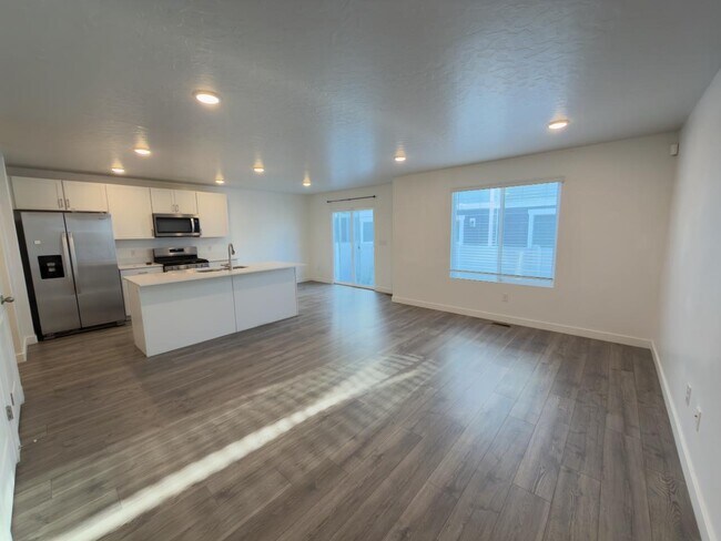 Photo - 223 Pier Ct