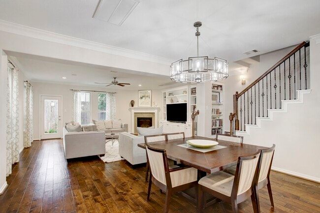 Photo - 4230 Drake St