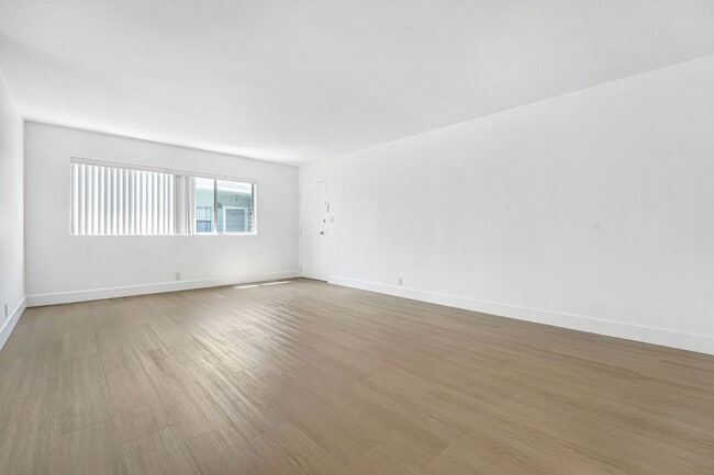 Photo - 744 S Windsor Blvd Unit 10