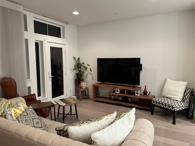 Photo - 39136 Memorial St