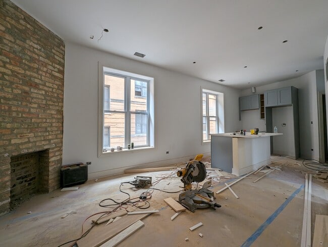 Building Photo - 440 W Belden Ave Rental
