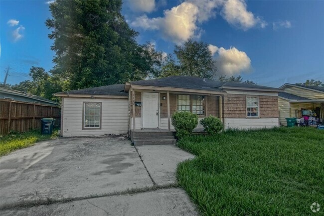 Building Photo - 1105 Mobile Dr Rental
