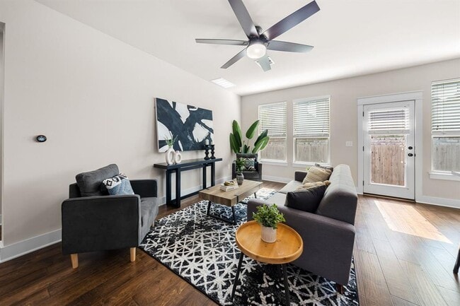 Photo - 13501 Metric Blvd Unit 8