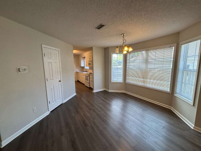 Photo - 165 Radford Cir