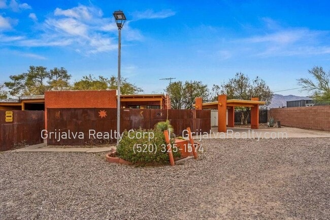 Building Photo - 2131 N Margaret Ave Unit B