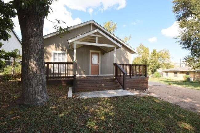 Photo - 2817 E 22nd St