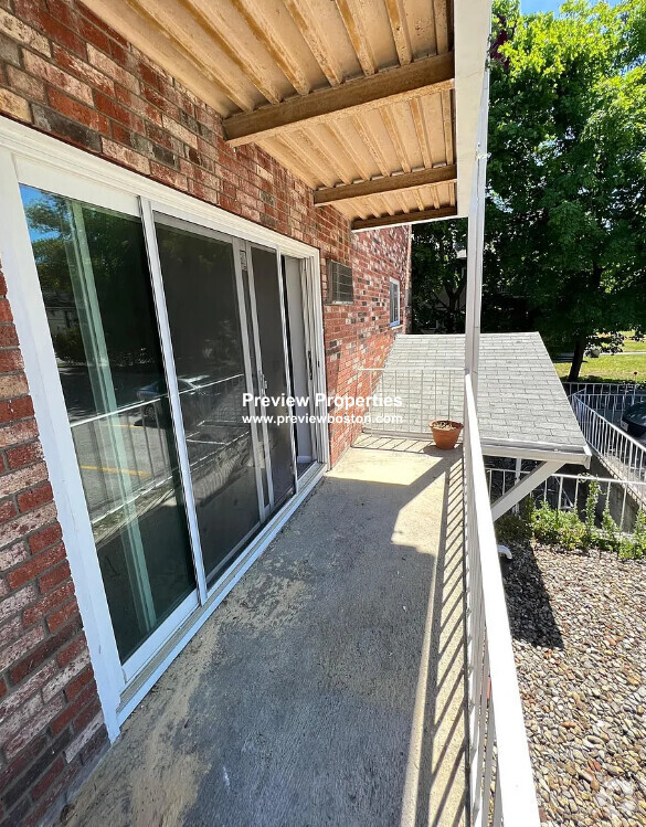 Building Photo - 73 Charlesbank Rd Unit 201 Rental