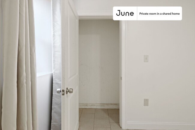 Photo - Room in Shared 4 bed/2 bath home Unidad D