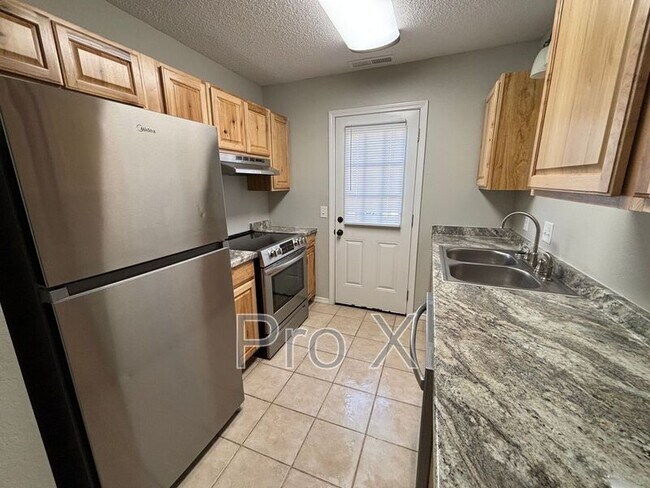 Photo - 3403 SW Victoria Pl Unit Apt 1