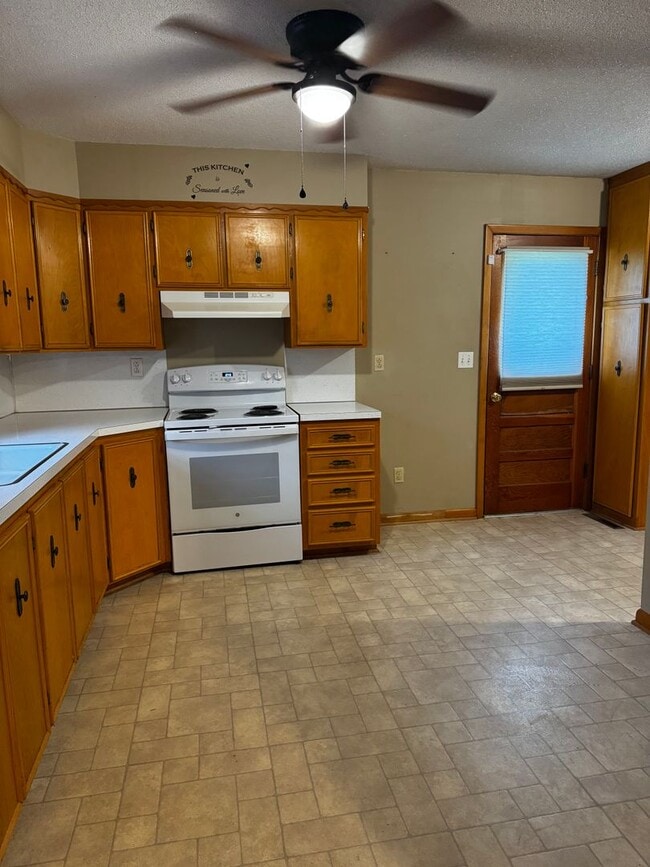 Building Photo - 119 S Byers Ave