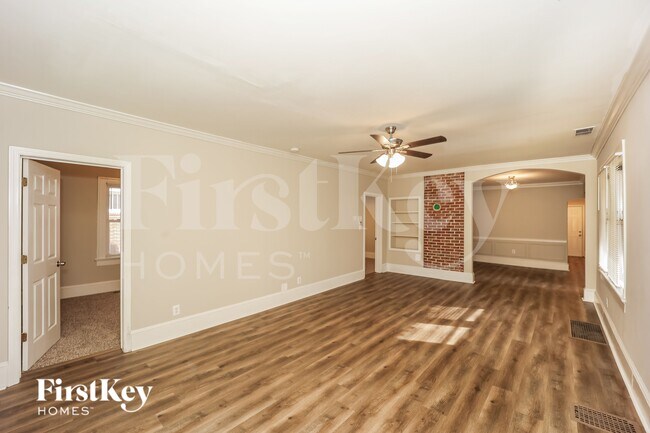 Photo - 1042 Victory Dr SW