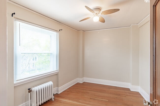 1BR, 1BA - 650SF - Bedroom